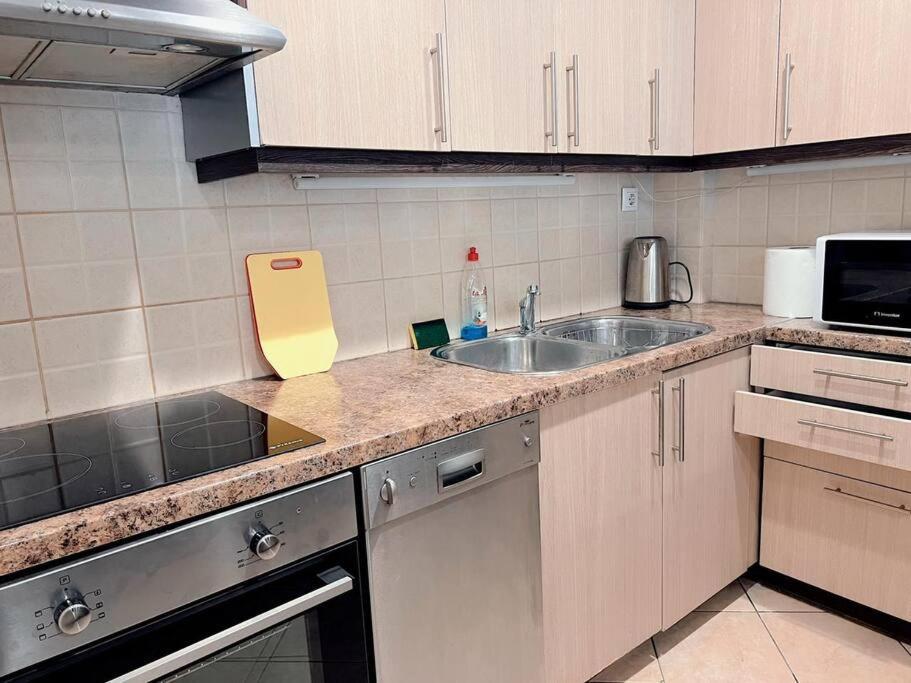 Charming 2Bedroom Apartment With Parking Афины Экстерьер фото